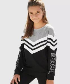 Bench. Sweatshirt in weiter modischer Form