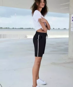 Bench. Shorts mit seitlichen Streifen Schwarz, Altrosa, Mint 8 Bench. Shorts mit seitlichen Streifen Schwarz, Altrosa, Mint -Bench Geschäft 146cf7a2 ac60 5f88 83e3 c79dc6e55693