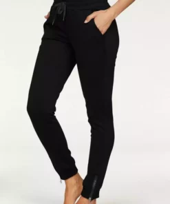 Bench. Relaxhose mit schmalem Bein und Zipper am Saum
