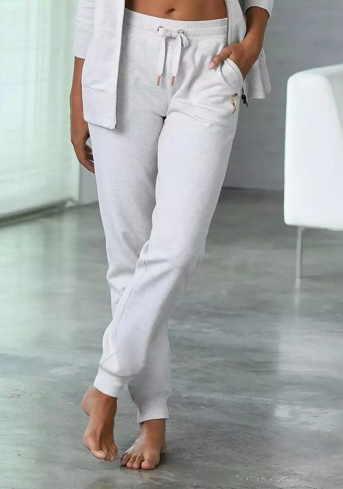 Bench. Loungehose mit aufgesetzten Taschen Mauve-meliert, Beige-meliert, Schwarz, Jeans-meliert 1 Bench. Loungehose mit aufgesetzten Taschen Mauve-meliert, Beige-meliert, Schwarz, Jeans-meliert