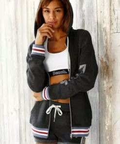 Bench. Shorts mit Tapestreifen und Logodruck in Metalloptik -Bench Geschäft 36064608 1