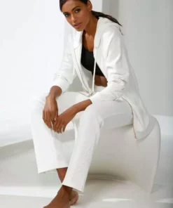 Bench. Kapuzensweatjacke aus Piqué mit 3D-Logoschriftzug Ecru, Black, Old rose 16 Bench. Kapuzensweatjacke aus Piqué mit 3D-Logoschriftzug Ecru, Black, Old rose -Bench Geschäft 4917eb89 ae7a 5f67 bb65 ed796723b6b2