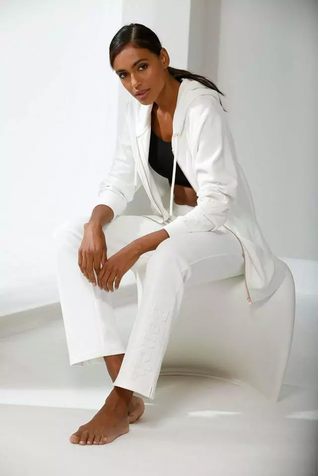 Bench. Kapuzensweatjacke aus Piqué mit 3D-Logoschriftzug Ecru, Black, Old rose 8 Bench. Kapuzensweatjacke aus Piqué mit 3D-Logoschriftzug Ecru, Black, Old rose – Bild 8