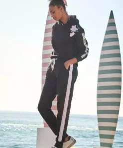 Bench. Relaxhose mit bedruckten Bändern und seitlichen Streifen Rauchrosa, White, Schwarz 21 Bench. Relaxhose mit bedruckten Bändern und seitlichen Streifen Rauchrosa, White, Schwarz -Bench Geschäft 4b79d693 de37 5843 9de4 d3d3131842fa