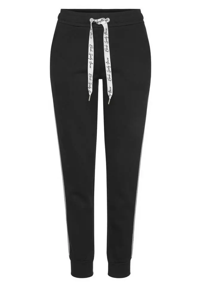 Bench. Relaxhose mit bedruckten Bändern und seitlichen Streifen Rauchrosa, White, Schwarz 2 Bench. Relaxhose mit bedruckten Bändern und seitlichen Streifen Rauchrosa, White, Schwarz – Bild 2