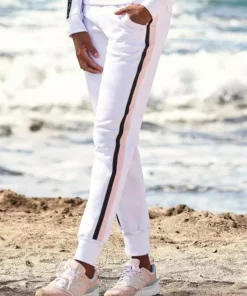 Bench. Relaxhose mit bedruckten Bändern und seitlichen Streifen Rauchrosa, White, Schwarz 25 Bench. Relaxhose mit bedruckten Bändern und seitlichen Streifen Rauchrosa, White, Schwarz -Bench Geschäft 6673ace6 ebf7 54f3 882d 57ab3f5d0527