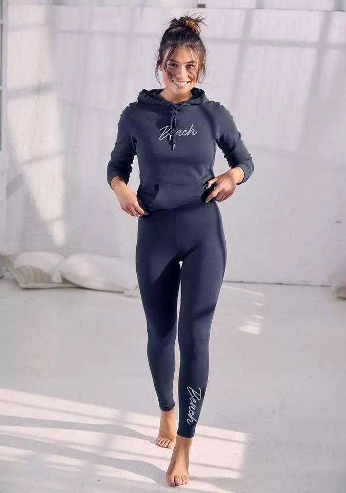 Bench. Leggings mit glitzernder Logostickerei auf dem Bein Marine, Beere 7 Bench. Leggings mit glitzernder Logostickerei auf dem Bein Marine, Beere – Bild 7