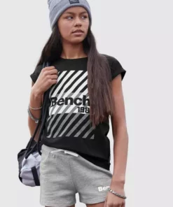 Bench. T-Shirt in legerer Form