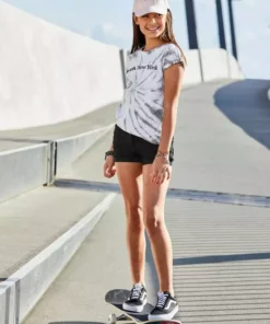 Bench. Shorts mit dezenten Abriebeffekten 9 Bench. Shorts mit dezenten Abriebeffekten -Bench Geschäft a8eec890 4cb4 5f5e ae58 ca6854e213c6