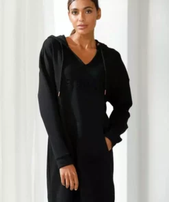 Bench. Sweatkleid aus Piqué mit 3D-Logoschriftzug Black, Ecru, Old rose -Bench Geschäft aa83f7de 63f4 56be abc0 2ca78f841ad2