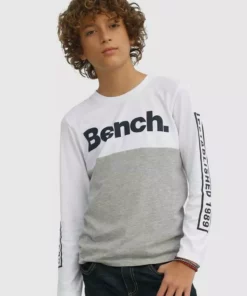 Bench. Langarmshirt mehrfarbig und mit Drucken
