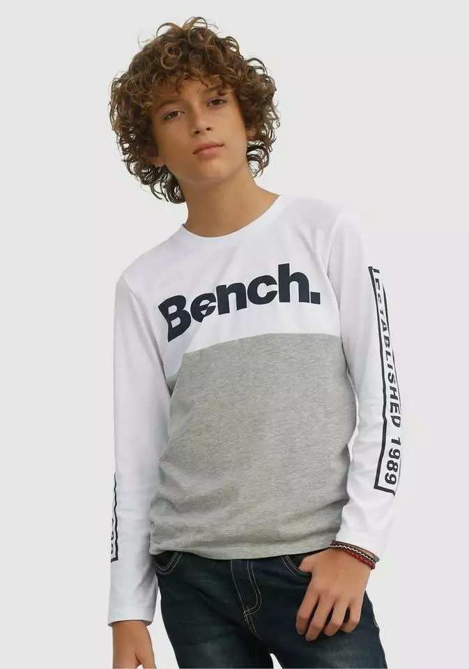 Bench. Langarmshirt mehrfarbig und mit Drucken 1 Bench. Langarmshirt mehrfarbig und mit Drucken