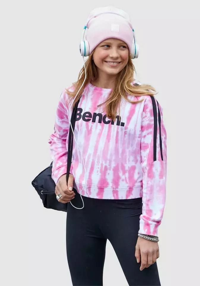 Bench. Fledermausshirt in kurzer Form 1 Bench. Fledermausshirt in kurzer Form