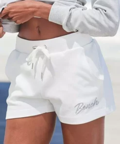 Bench. Relaxshorts mit kleiner glänzenden Logostickerei Hellgrau-melange, Ecru, Schwarz