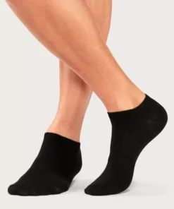 Bench. Sneakersocken (Federtasche, 8-Paar) in ansprechendem Mäppchen mit Reißverschluss 8 x schwarz, 2 x jeansblau-meliert | 2 x rose | 2 x pink | 2 x grau-meliert -Bench Geschäft f385d75a ed58 51e0 bbaa 597a2cd3374c